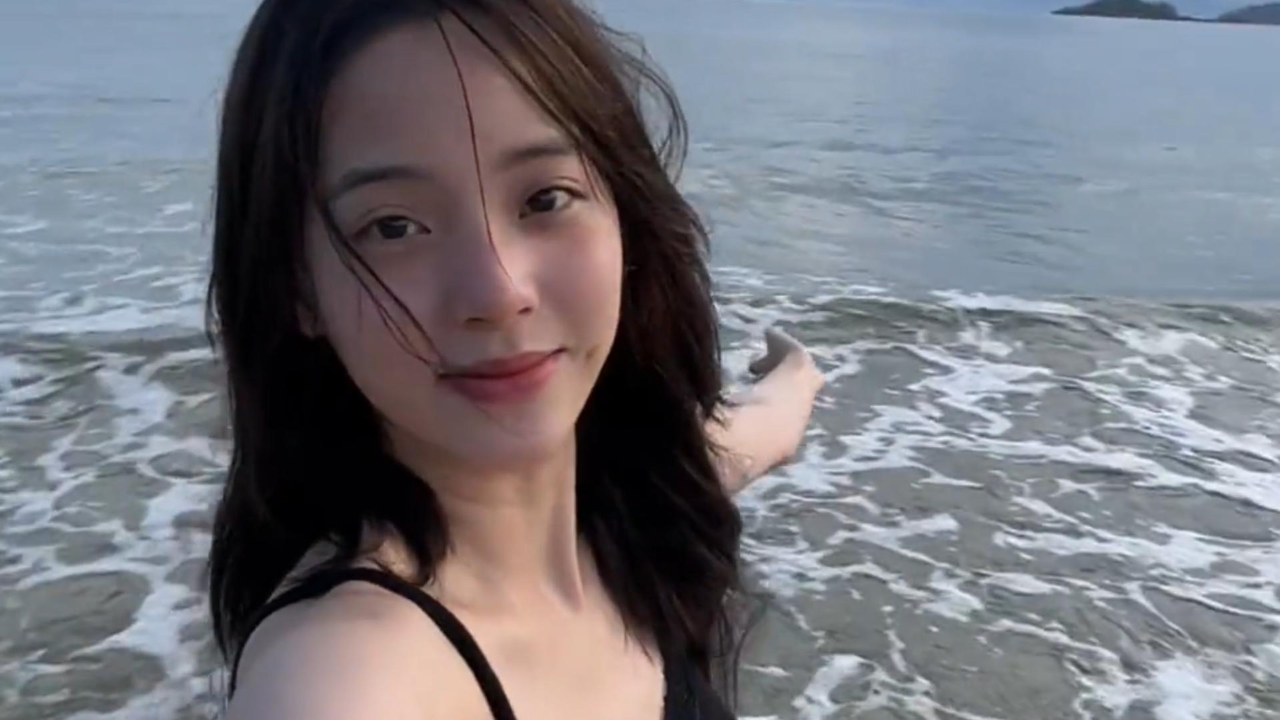 欧阳娜娜泳装照曝光,随性自然,尽显曼妙身姿