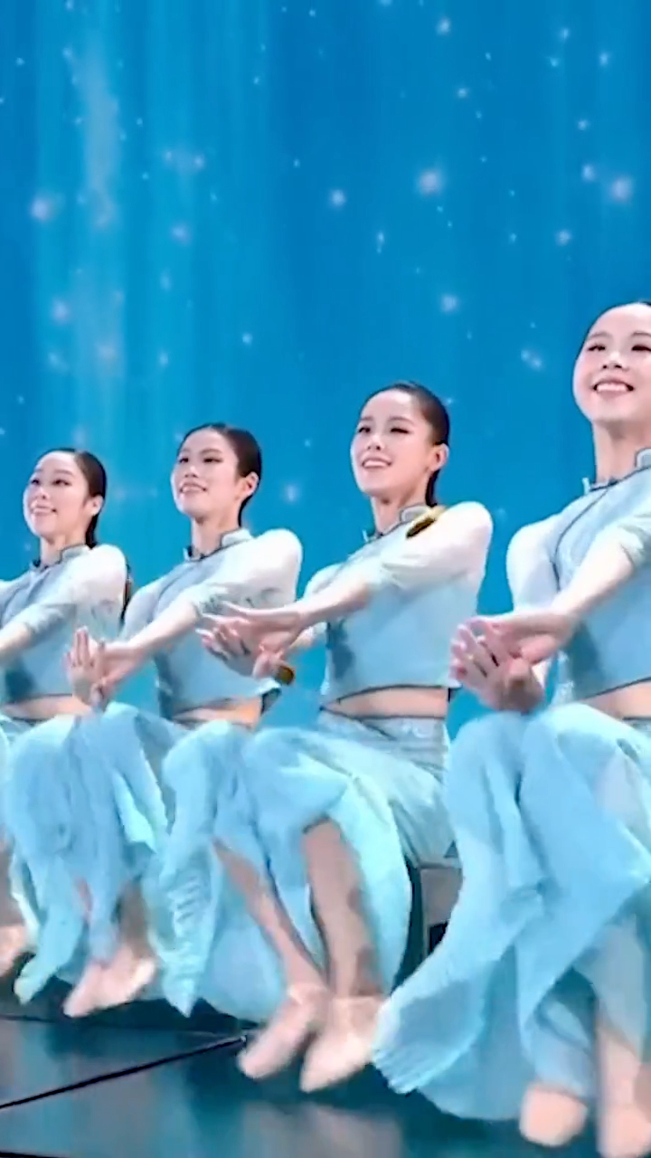 好看!春晚上的江南舞蹈《碇步桥》,美到词穷