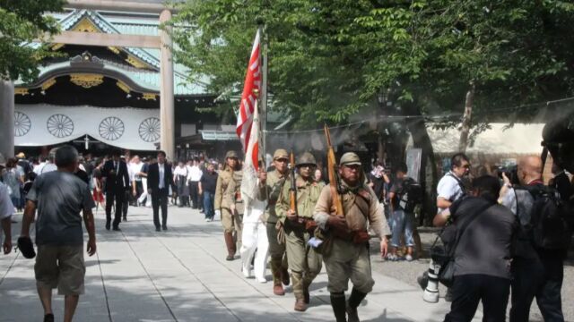 纪录片《靖国神社》片段,现场实拍画面,揭露靖国神社真面目