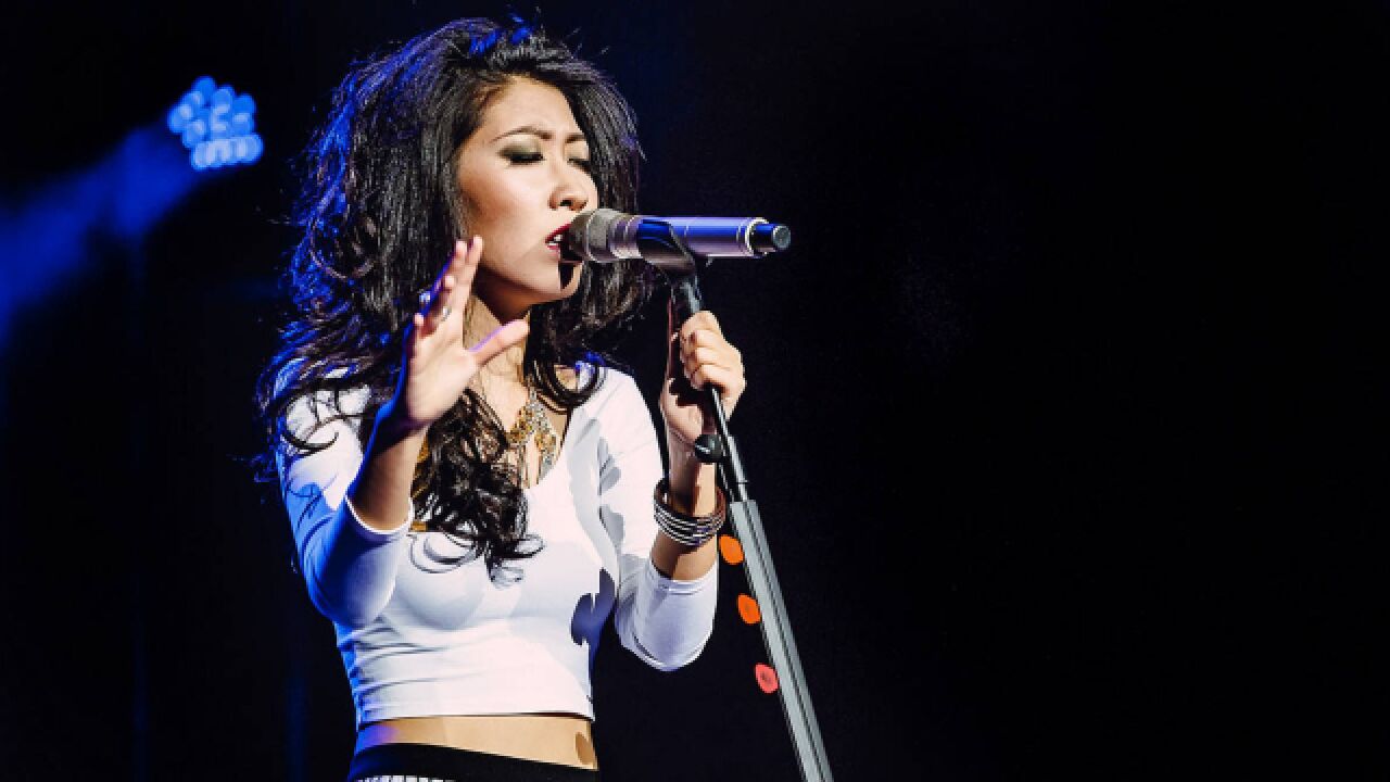 曲婉婷8年前的歌又火了,写给她贪污母亲的歌,互联网没有记忆