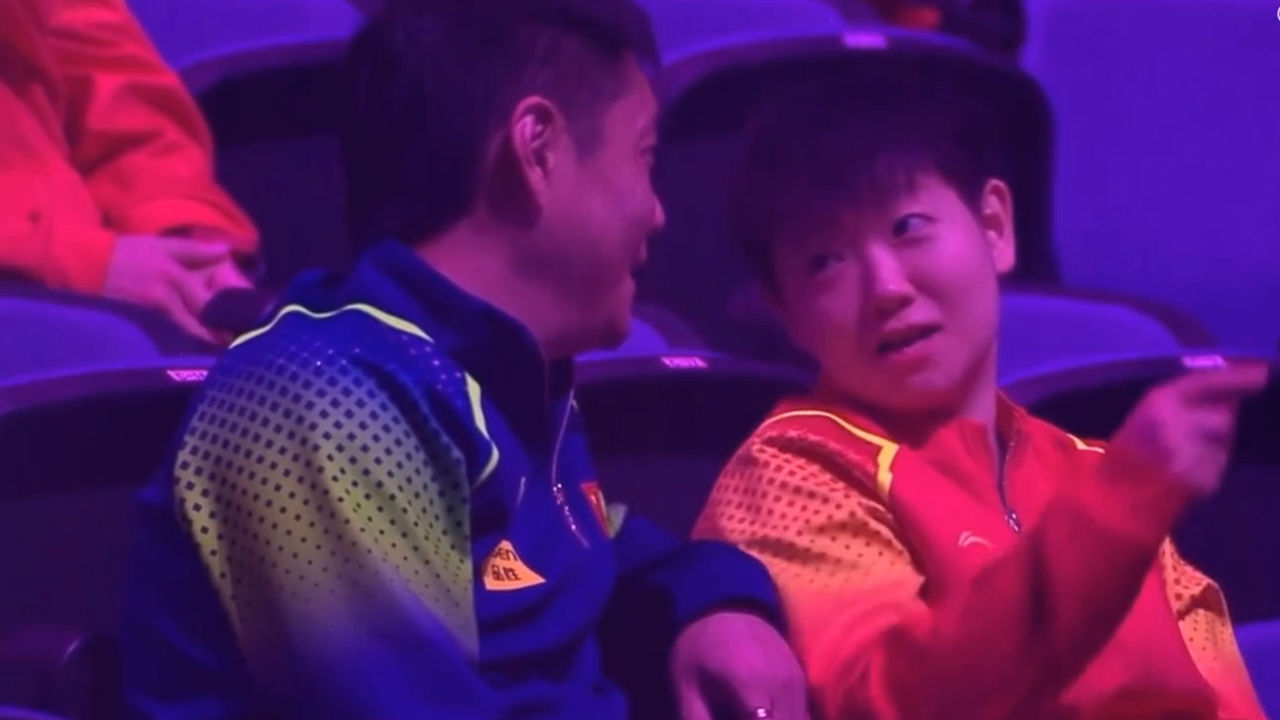 孙颖莎太能说了!与邱贻可对话,给刘国梁讲解,夺冠底气足