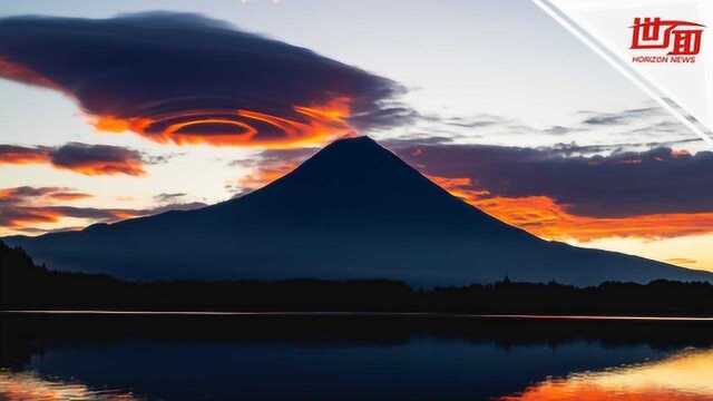 台风过境后 神秘云朵“悬停”富士山上空