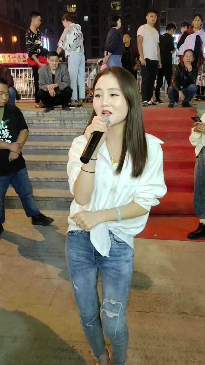 贵阳二小姐?人美歌甜