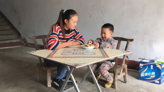 椒盐酥饼不用再买了,农村媳妇在家自己做,外酥里软又多层,真香