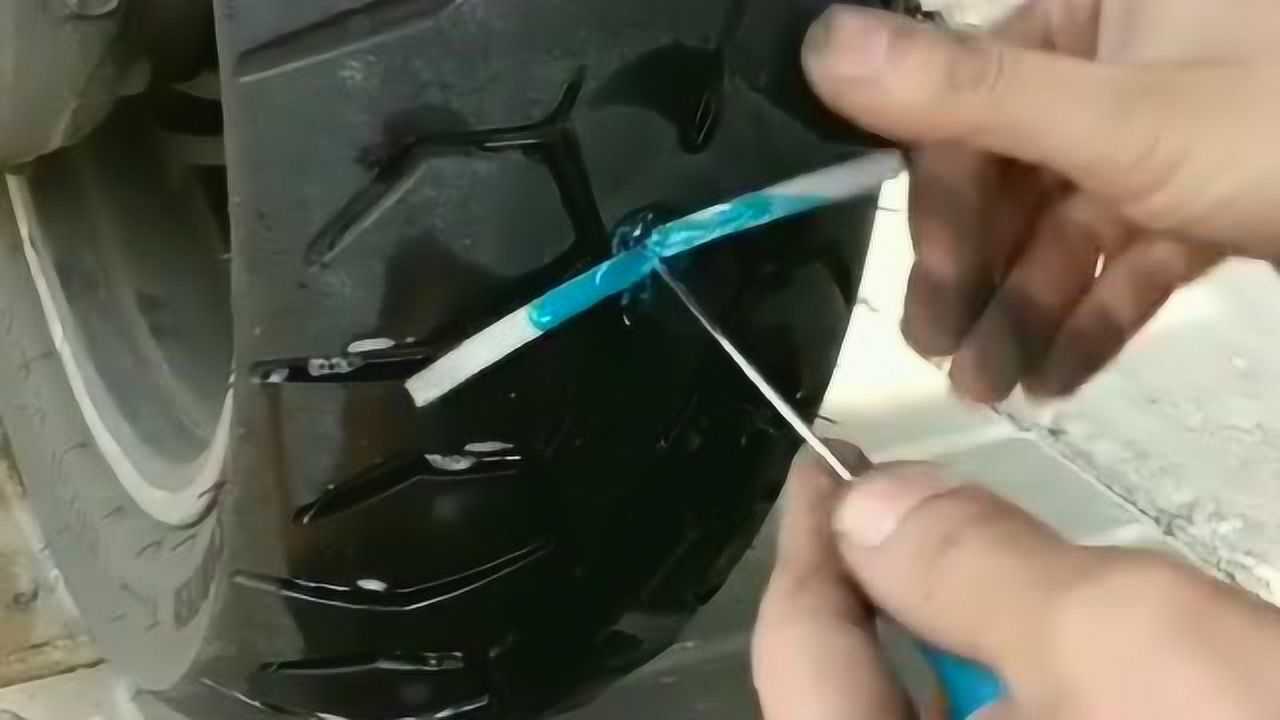 补轮胎选择正确的方法很重要辣条补胎要不得胶条常温硫化更牢固