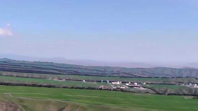 蓝天白云,高山绿水,秀色可餐的乌鲁木齐南山牧场