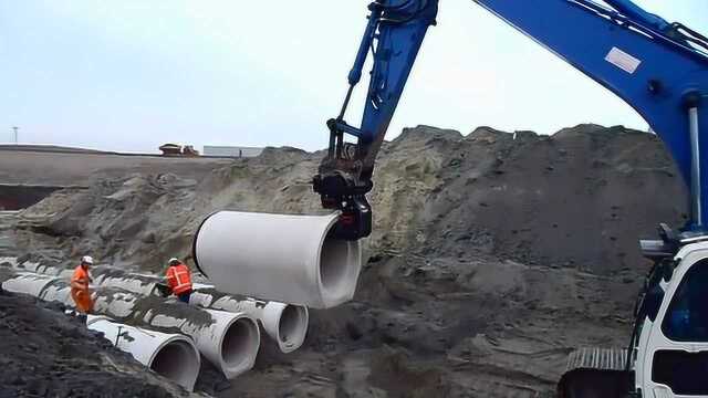 看德国建筑工人是怎样安装水泥管道的,这设备太实用了