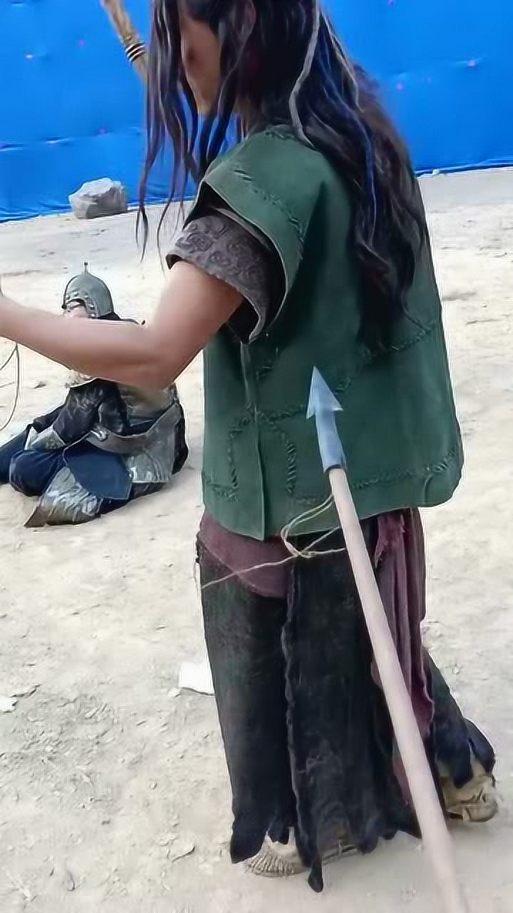 电视里的道具,全是银枪蜡头,一碰就折!