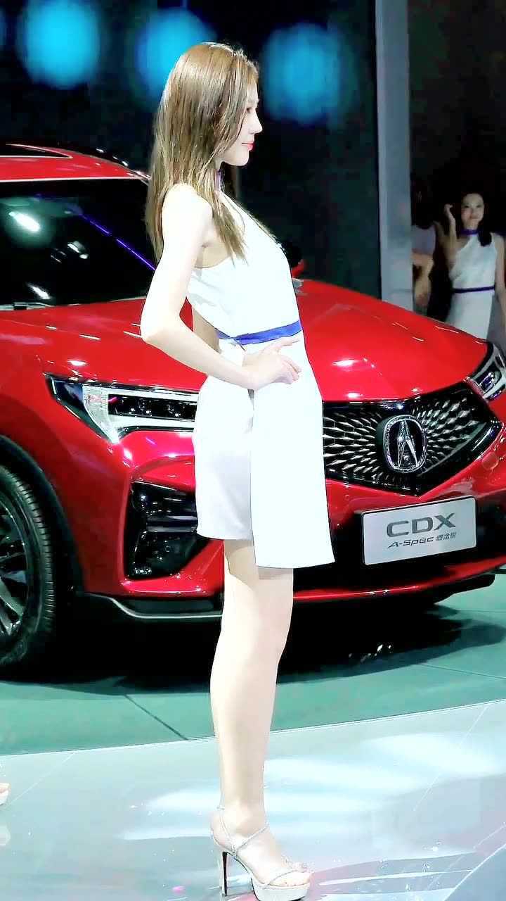 2019广州车展 讴歌靓丽车模走秀