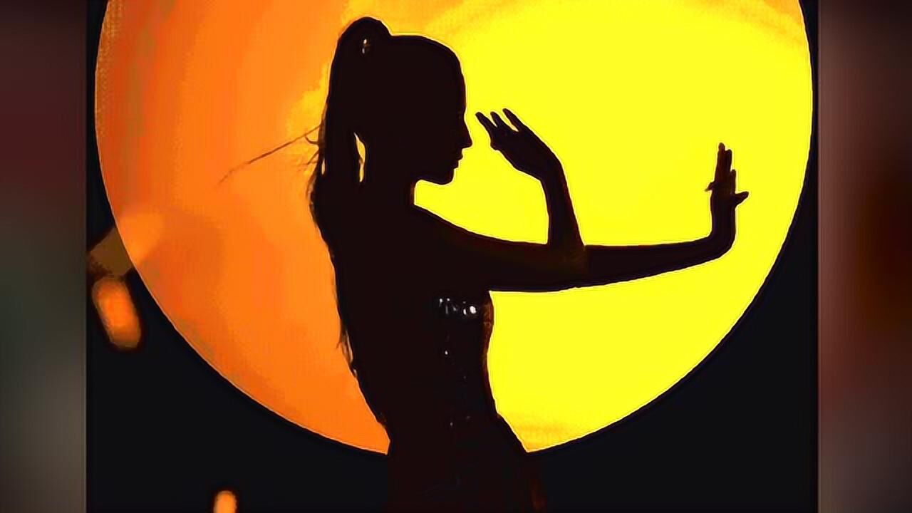 刘亦菲携自己新角色花木兰登上杂志这女侠风十足的剪影太美了