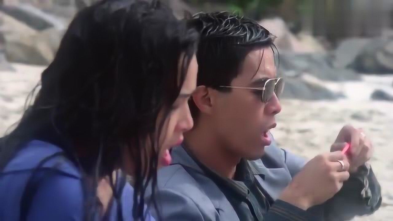 《僵尸福星仔》吴君如流落荒岛,叶子楣溺水昏迷急需抢救