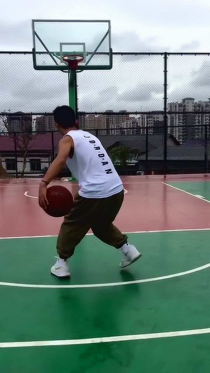 篮球:蝎子摆尾