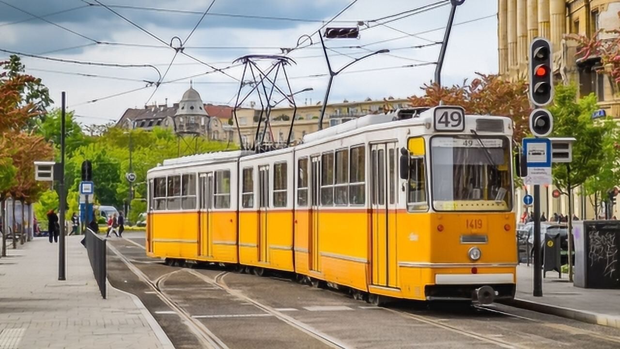 世界上有轨电车使用率最高的城市,城中布满电轨,年载客量上亿!