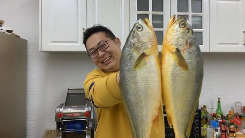 106买两条大黄鱼，做“红烧大黄鱼”肉质鲜嫩，回味无穷，过瘾