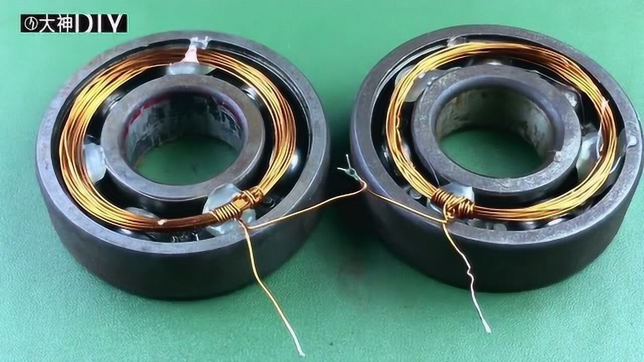 电磁感应现象实验61:磁石铜线圈切割磁感线让灯泡通电发光