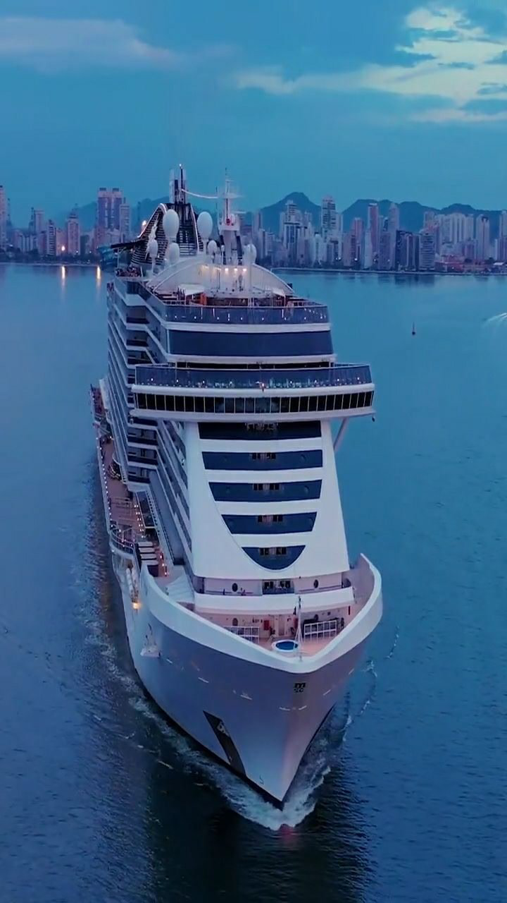 70亿豪华游轮带着两千多人,在海上潇洒五天准备返航了