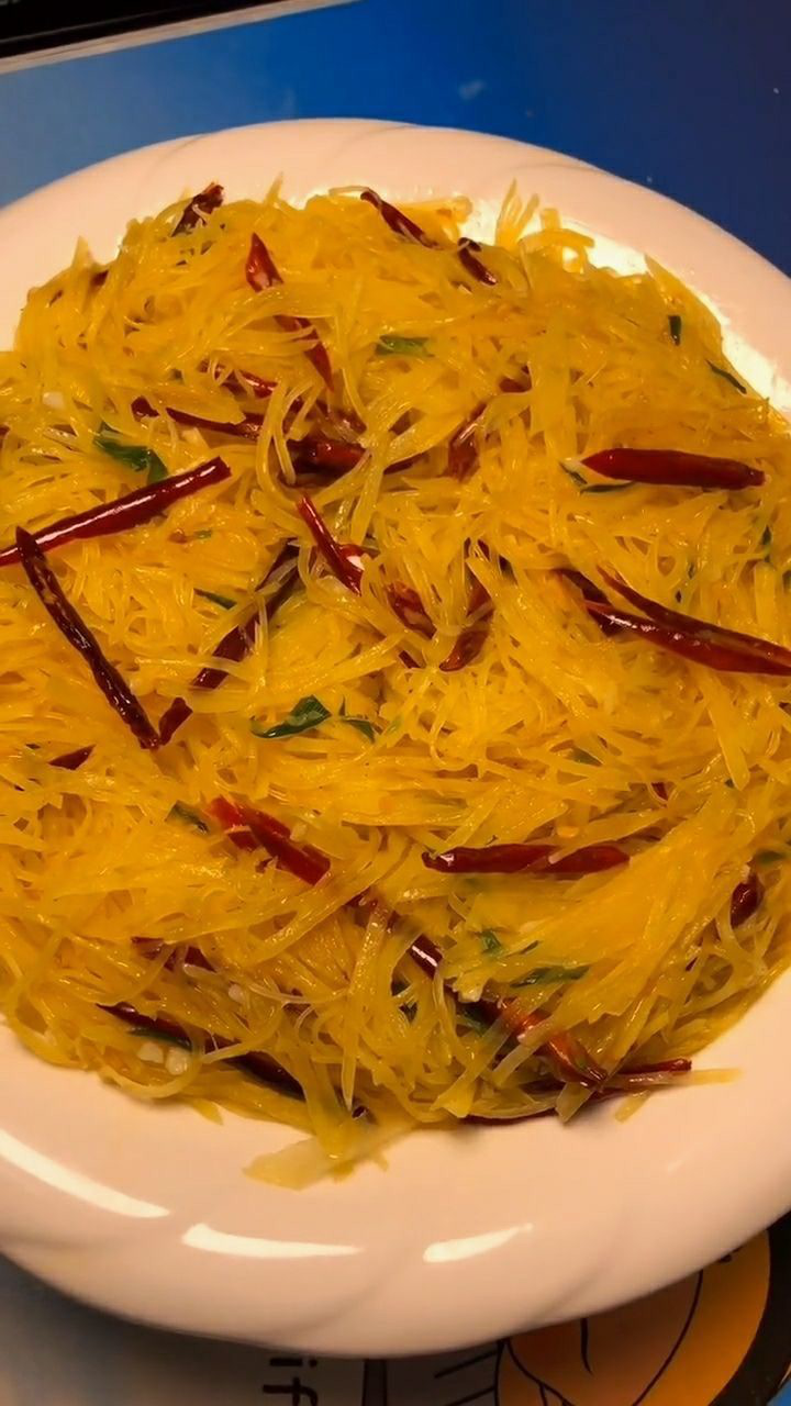 树椒炒土豆丝做好了香辣可口我们一家都爱吃