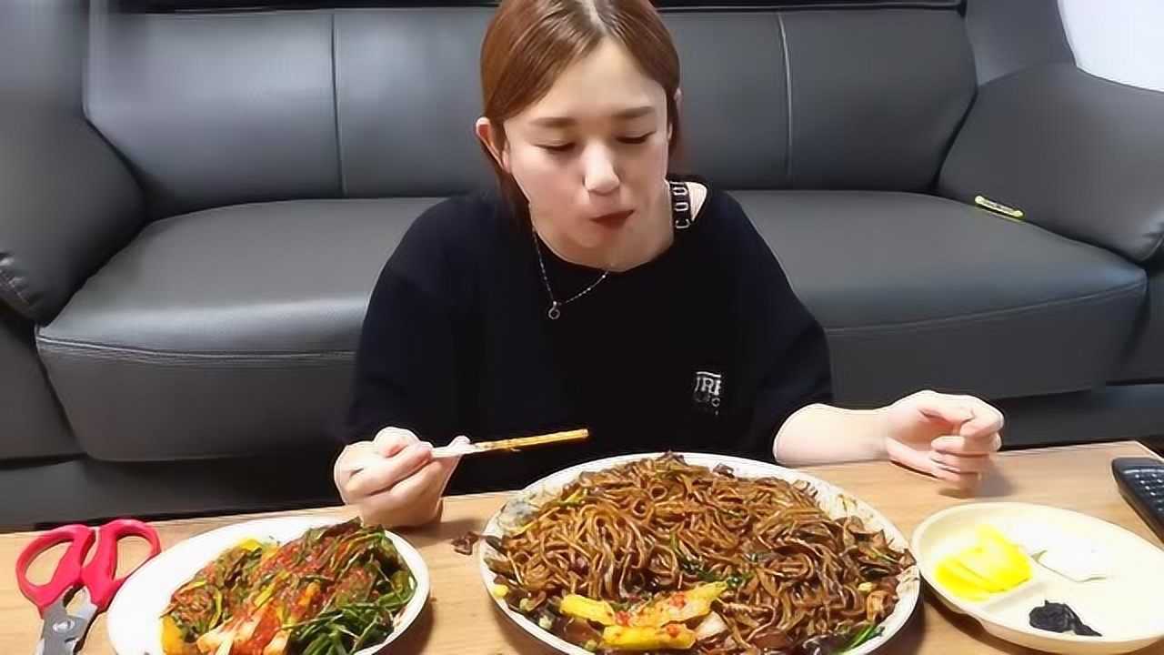 韩国大胃王吃播hamzy智馨02韩式炸酱面泡菜看着流口水