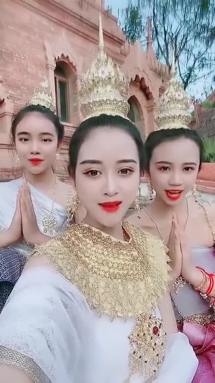 西双版纳欢迎您云南少数民族姑娘西双版纳温乐依光扁