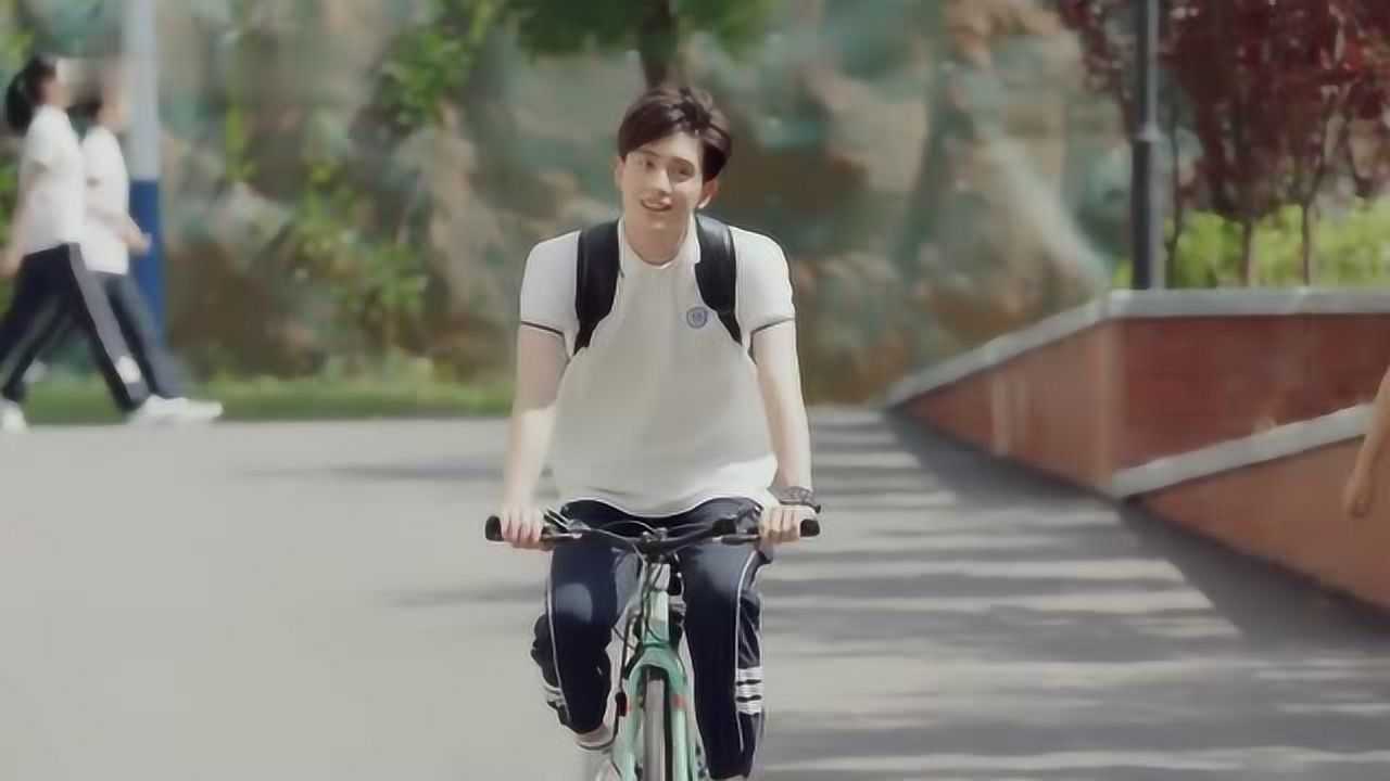 《时光与你都很甜》男二张昊天帅气出场