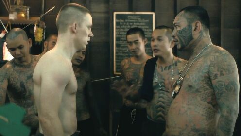 落魄拳手被关泰国监狱，却总遭黑帮欺负，被迫练成泰拳打出了威名