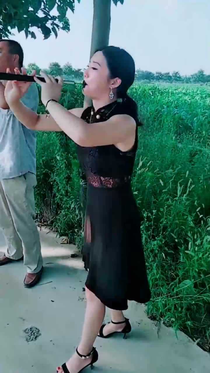 美女唢呐吹奏孟姜女哭长城,孟姜女要这么哭,长城早倒了!