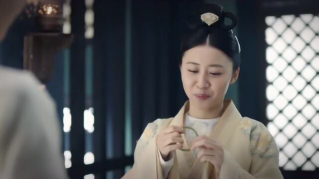 锦绣南歌:玉烟看见镯子笑开了花!果然女人对漂亮的首饰没有抵抗力!