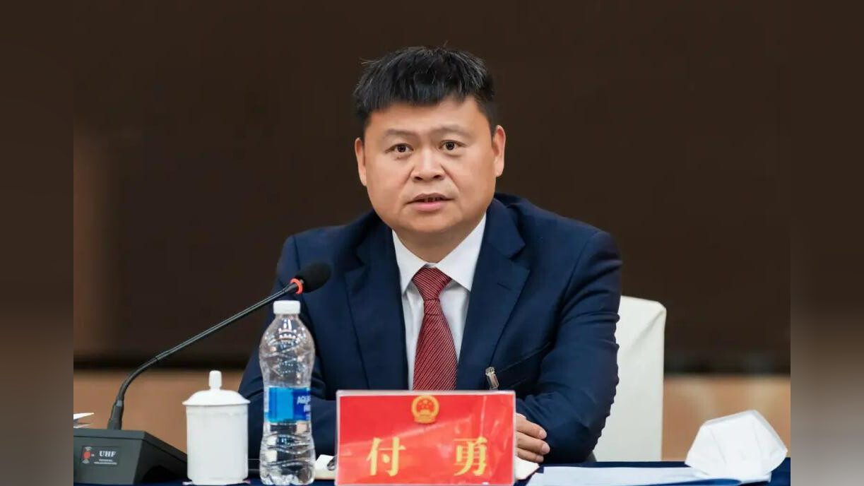 此前官网已撤下简历,五天前还在参加公开活动