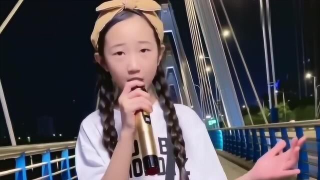 小姑娘一首《一个人的北京》,清纯的嗓音,太好听