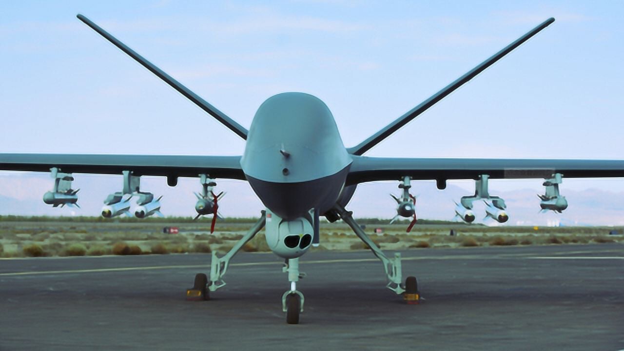 中国"无人驾驶战斗机"探索者,连续飞40小时不会累,比歼20还猛