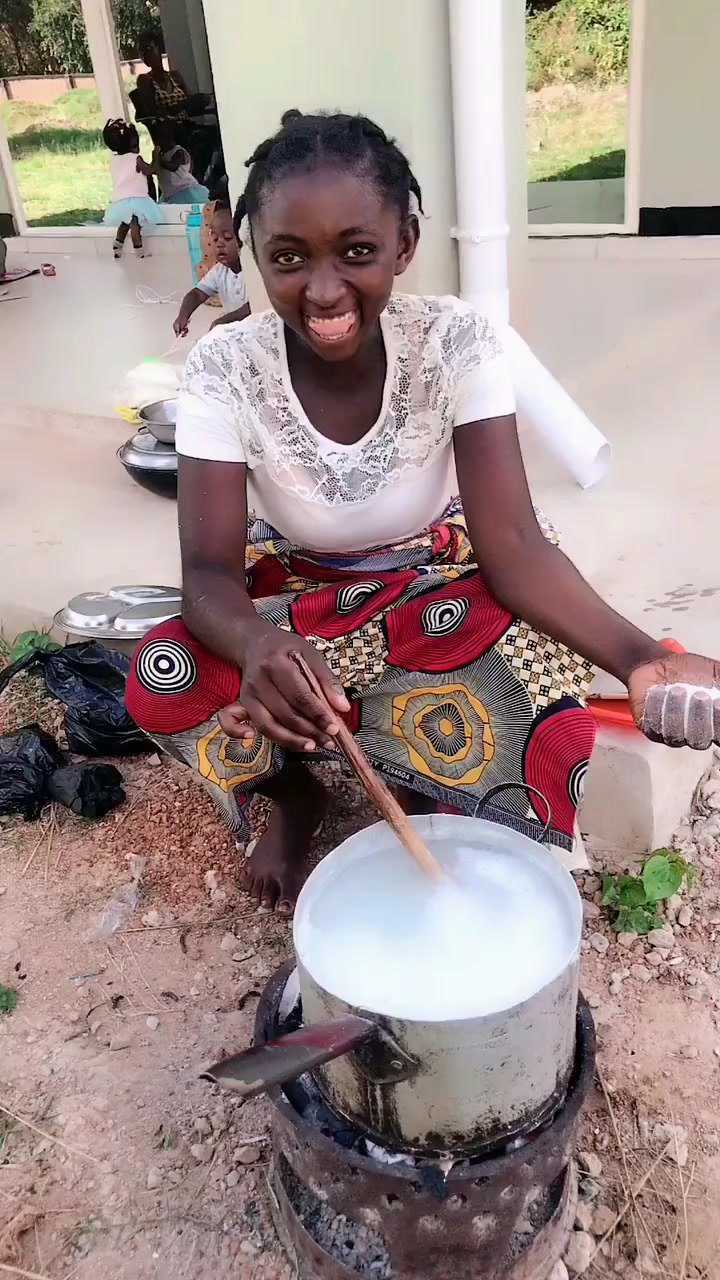 非洲人的西玛竟然这样做的看起来非常带劲