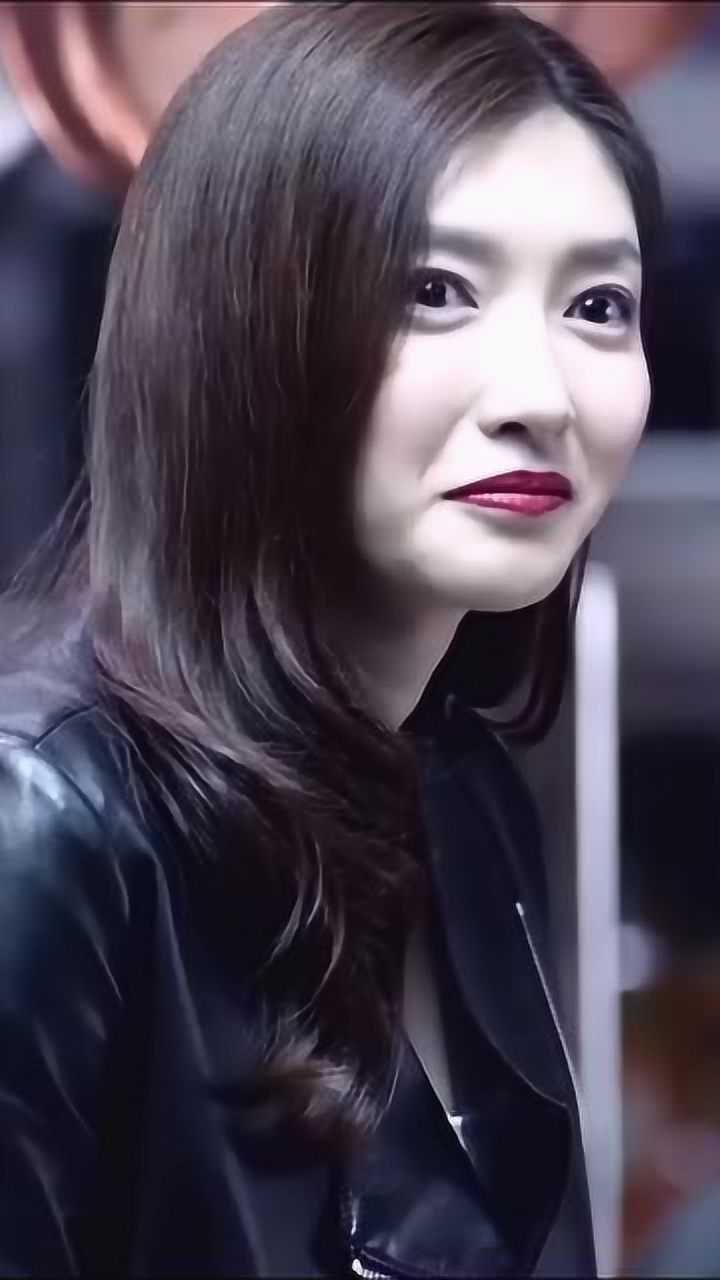 回眸一笑百媚生江疏影的笑容真的好迷人怎么会有这样的女神呢爱了