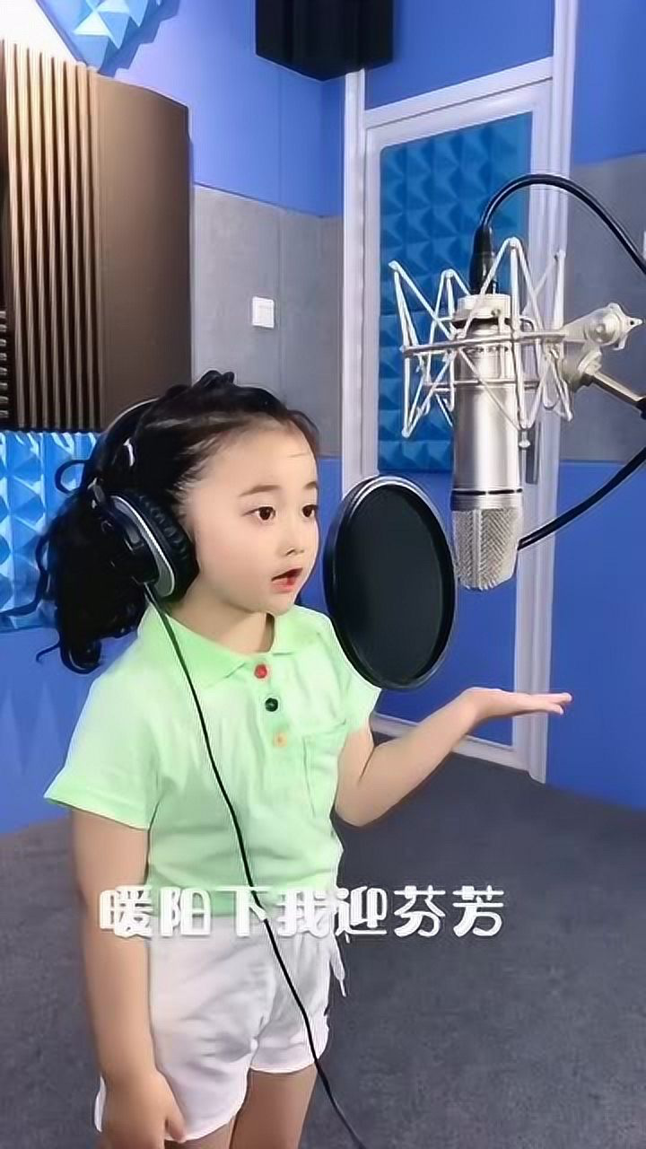 小牡丹魏子茜唱桥边姑娘果然唱歌好听的都有天生的好嗓子