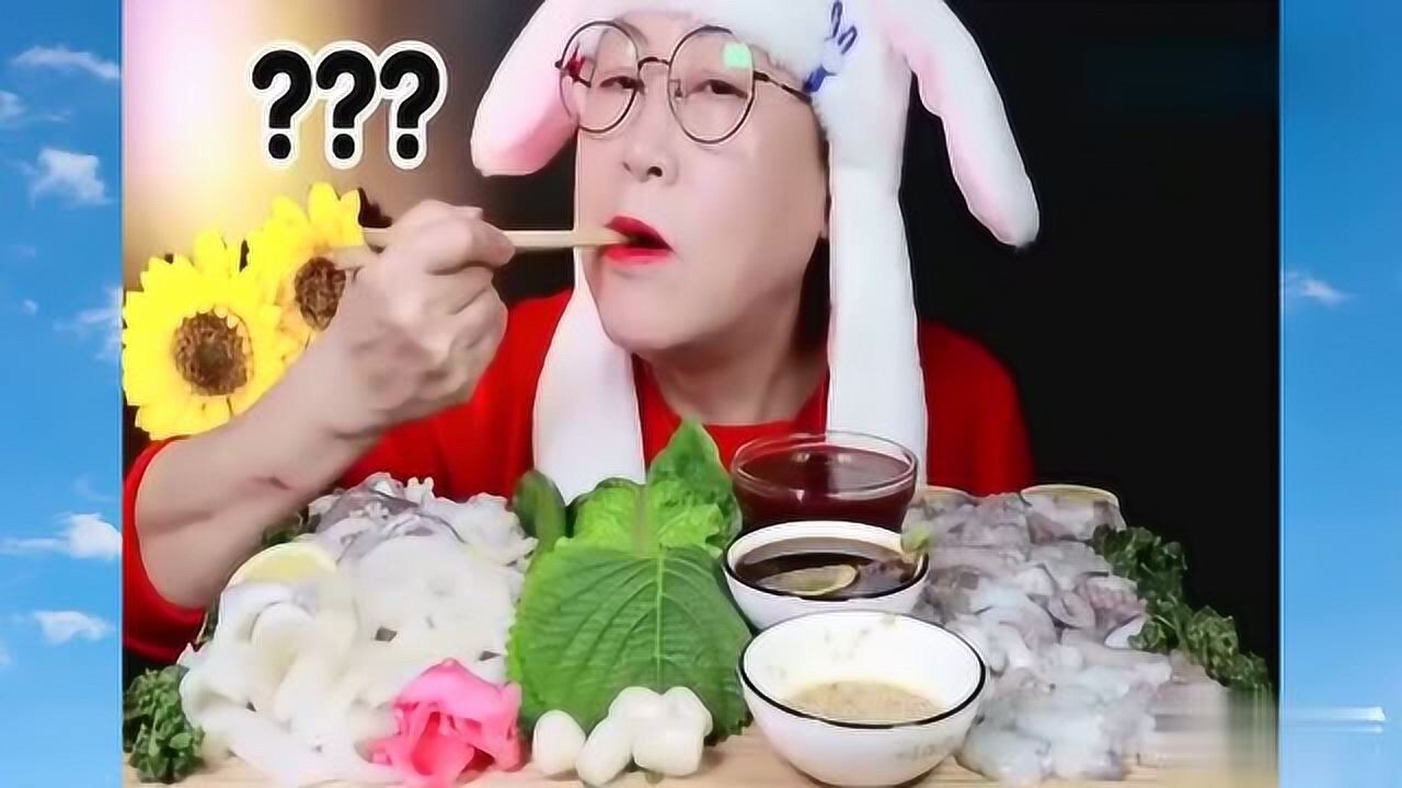 韩国吃货奶奶吃播,筷子居然也可以吃,奶奶太可爱了