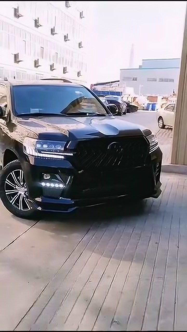 兰德酷路泽改黑武士帅吗