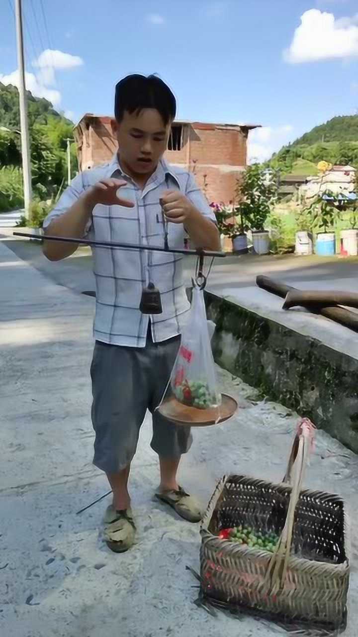 秤东西秤砣突然掉下来了吓得我表情包都出来了太难了