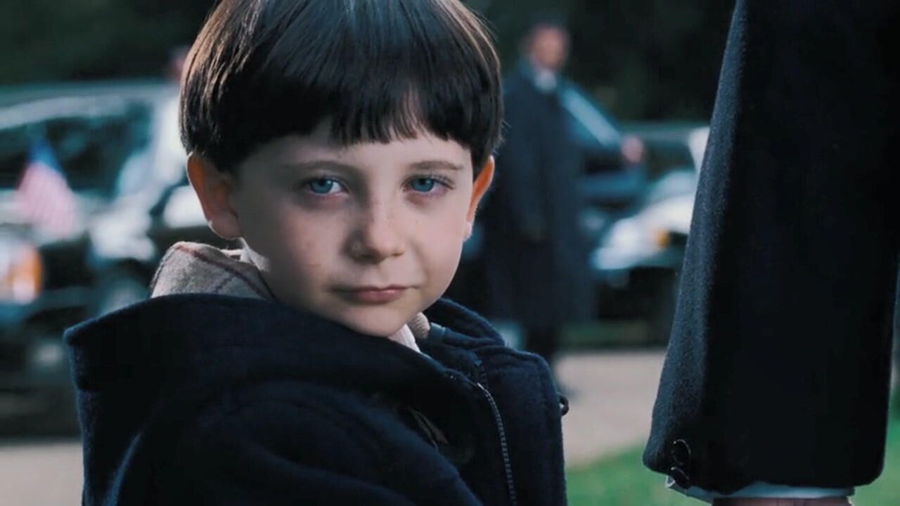 新天魔妈妈带儿子去动物园发现动物们都怕他原来他不是人类