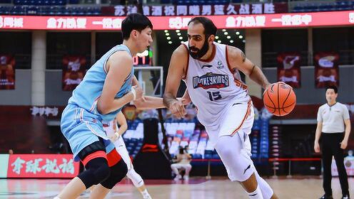 《新疆男篮》10佳榜单：同曦VS新疆 周琦暴砍33分13板5盖帽 带队轻取同曦