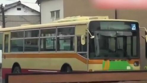 豪横！日本一男子花费100万日元买公交车 ：就喜欢看它开关门