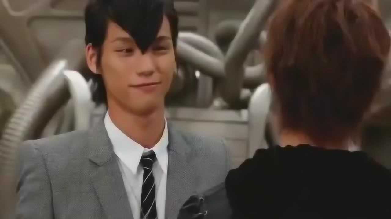 假面骑士wizard法爷第一次用时间魔法将四仔送回五年后