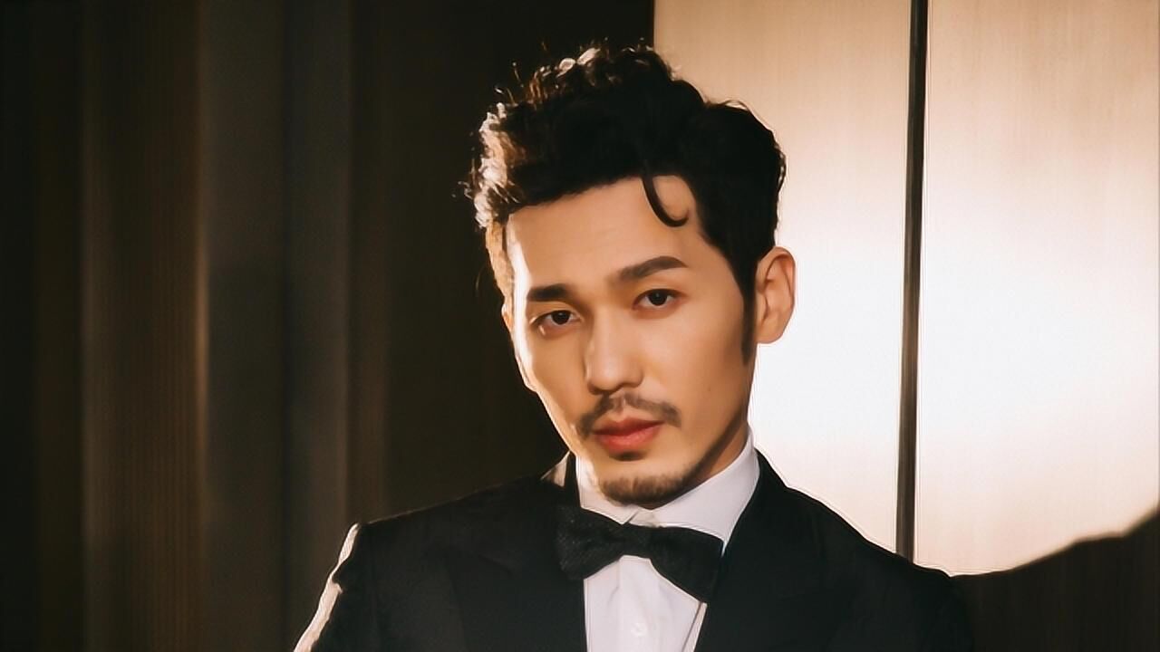 气质男神白宇这位男士太有男子气概了尤其是那小胡子