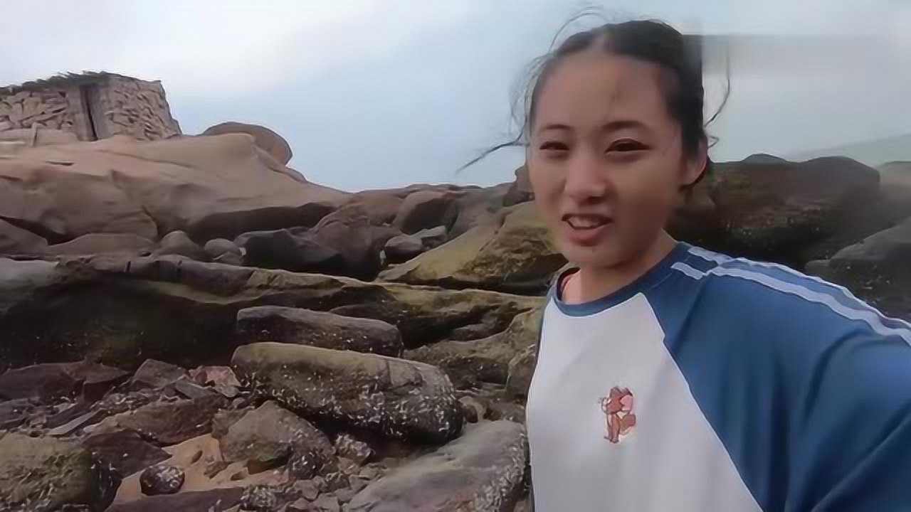 渔家小妹赶海羡慕别人收获多自己转眼就遇见了一只超大的螃蟹