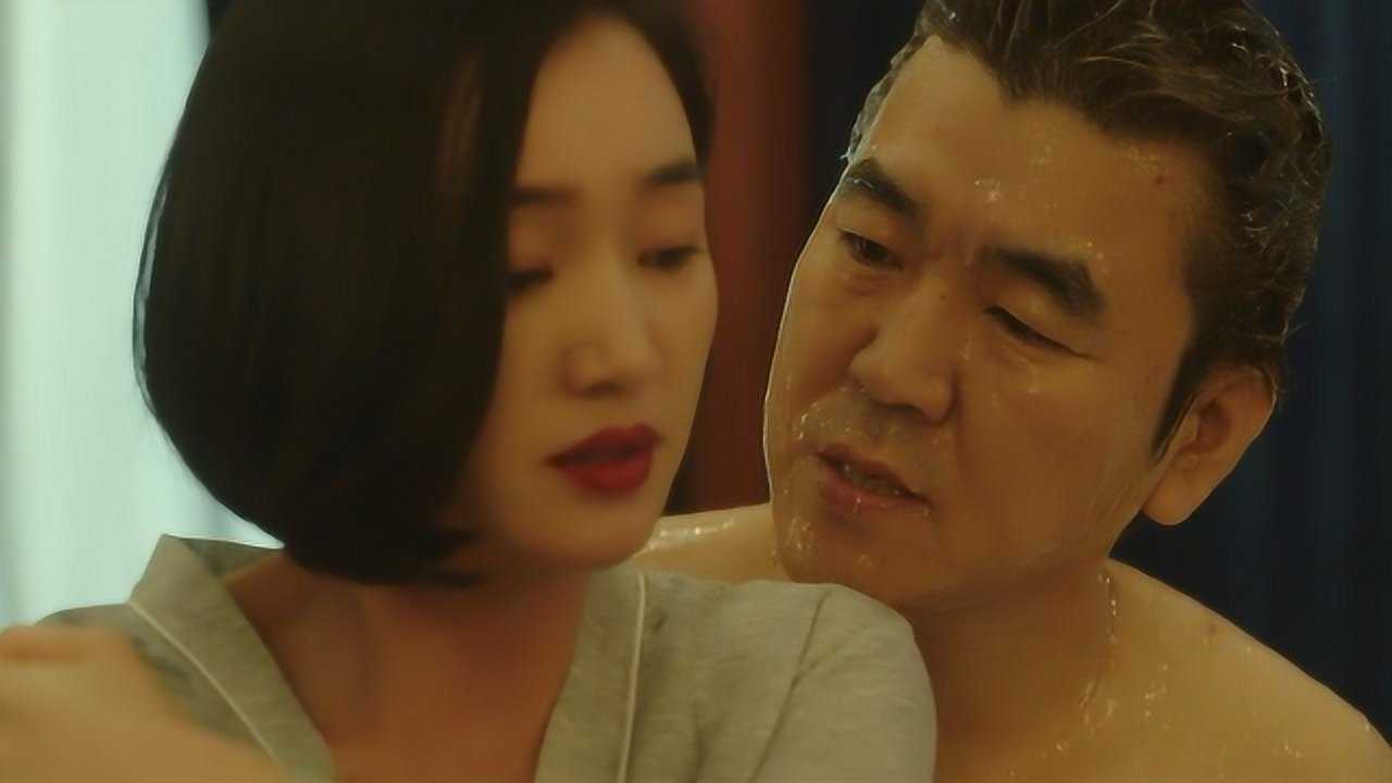 中产夫妻想进入上流社会妻子出轨初恋被发现最终沦为了工具