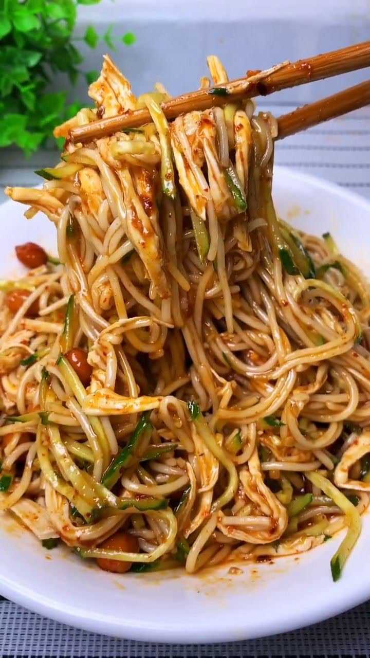 广东人夏天必吃的酸辣开胃凉拌鸡丝面