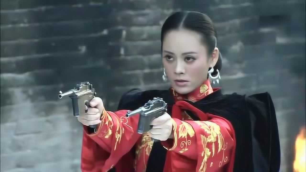 山贼光天化日强抢民女,怎料遇上双枪女侠,山贼被打惨了