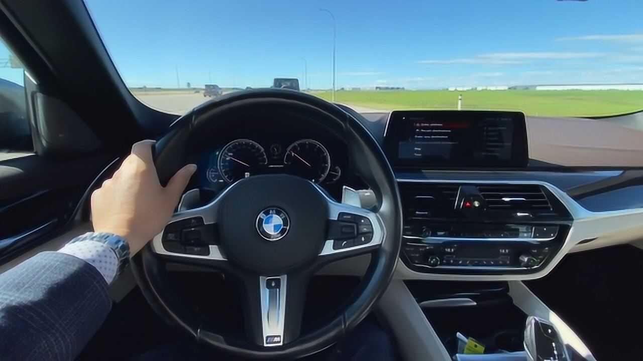 第一视角试驾2020款宝马m550i,打开门坐进驾驶室,才是心动开始