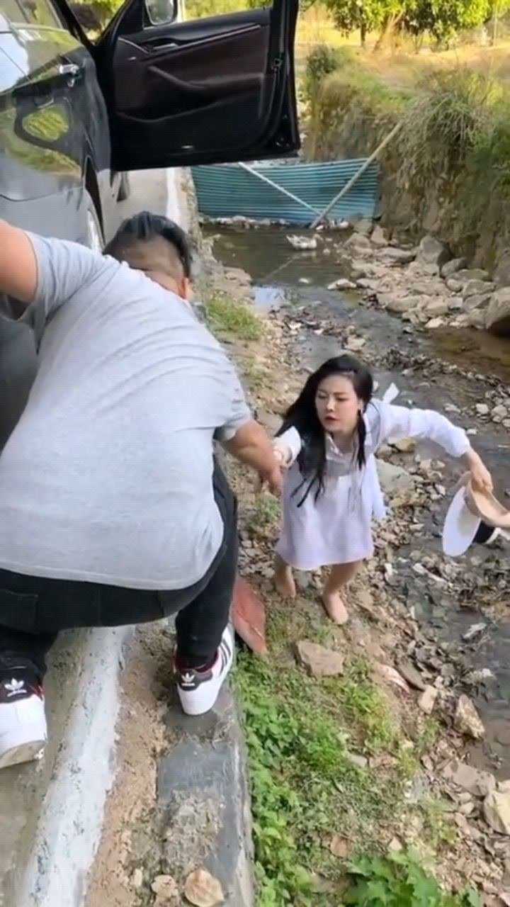 人掉沟里的图片,掉沟里图片(第3页)_大山谷图库