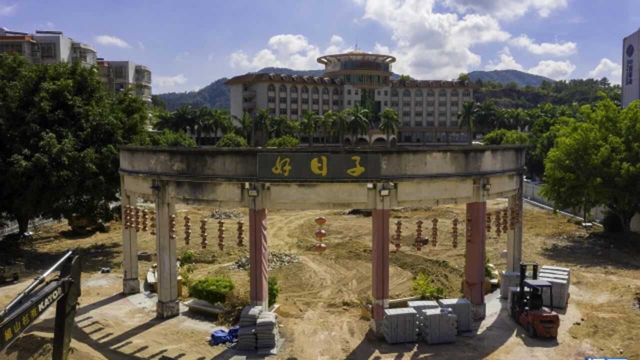 揭西河婆好日子广场大变样,有儿童乐场,长廊,草地,跑道.