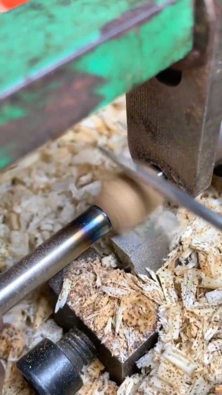 机械化的手串珠子加工,二十秒就能加工一颗,速度快的惊人