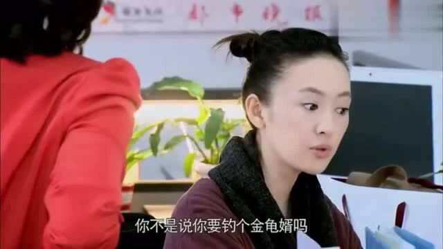 美女整天在公司换衣服,同事眼都看直了,时装发布会啊!